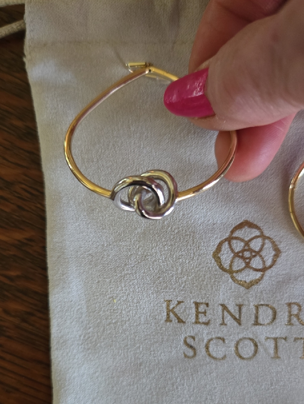 Kendra Scott Presleigh Love Knot Earrings In Gold With Silver Knots. - Picture 9 of 10